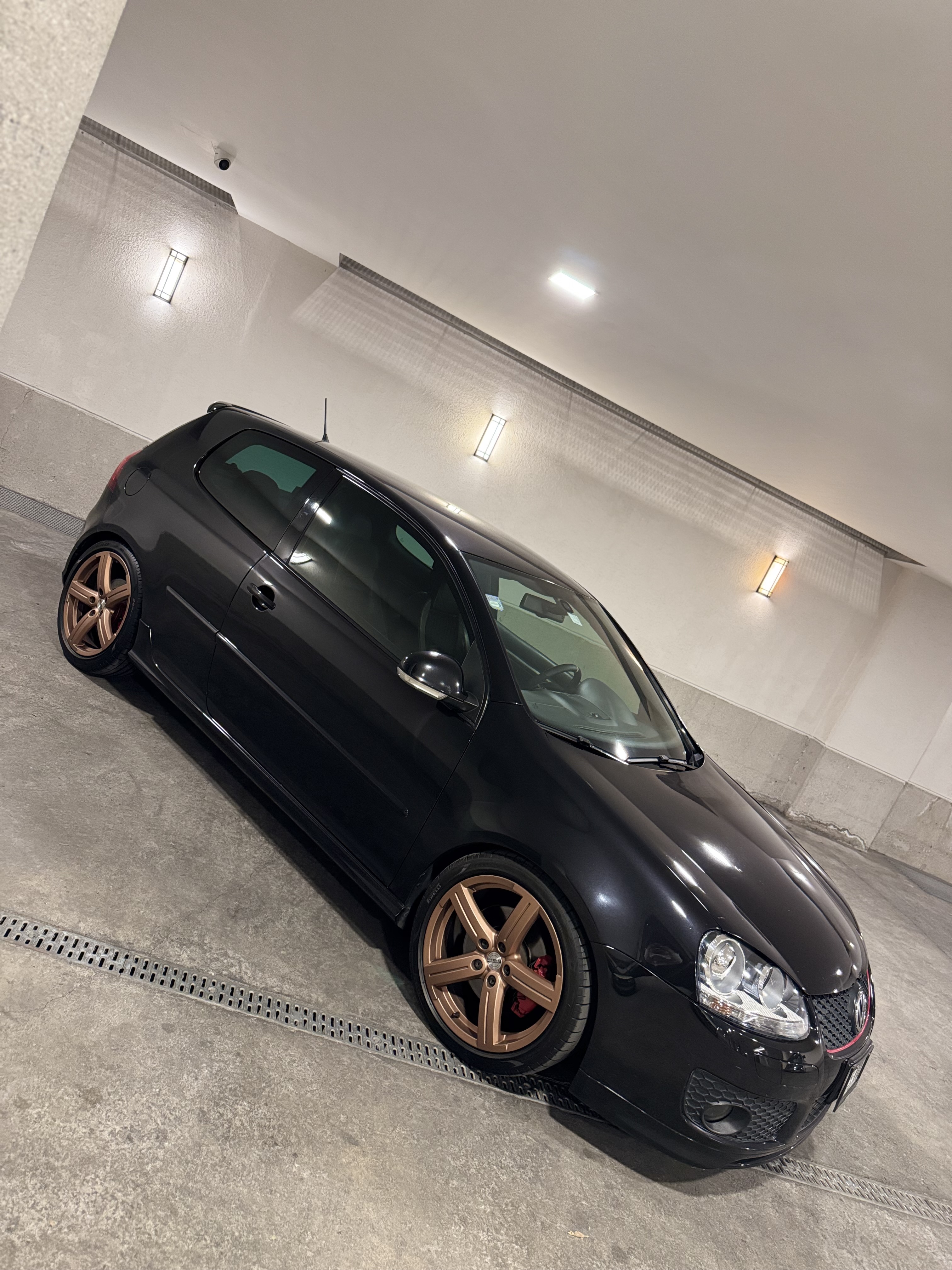 GOLF GTI PIRELLI 