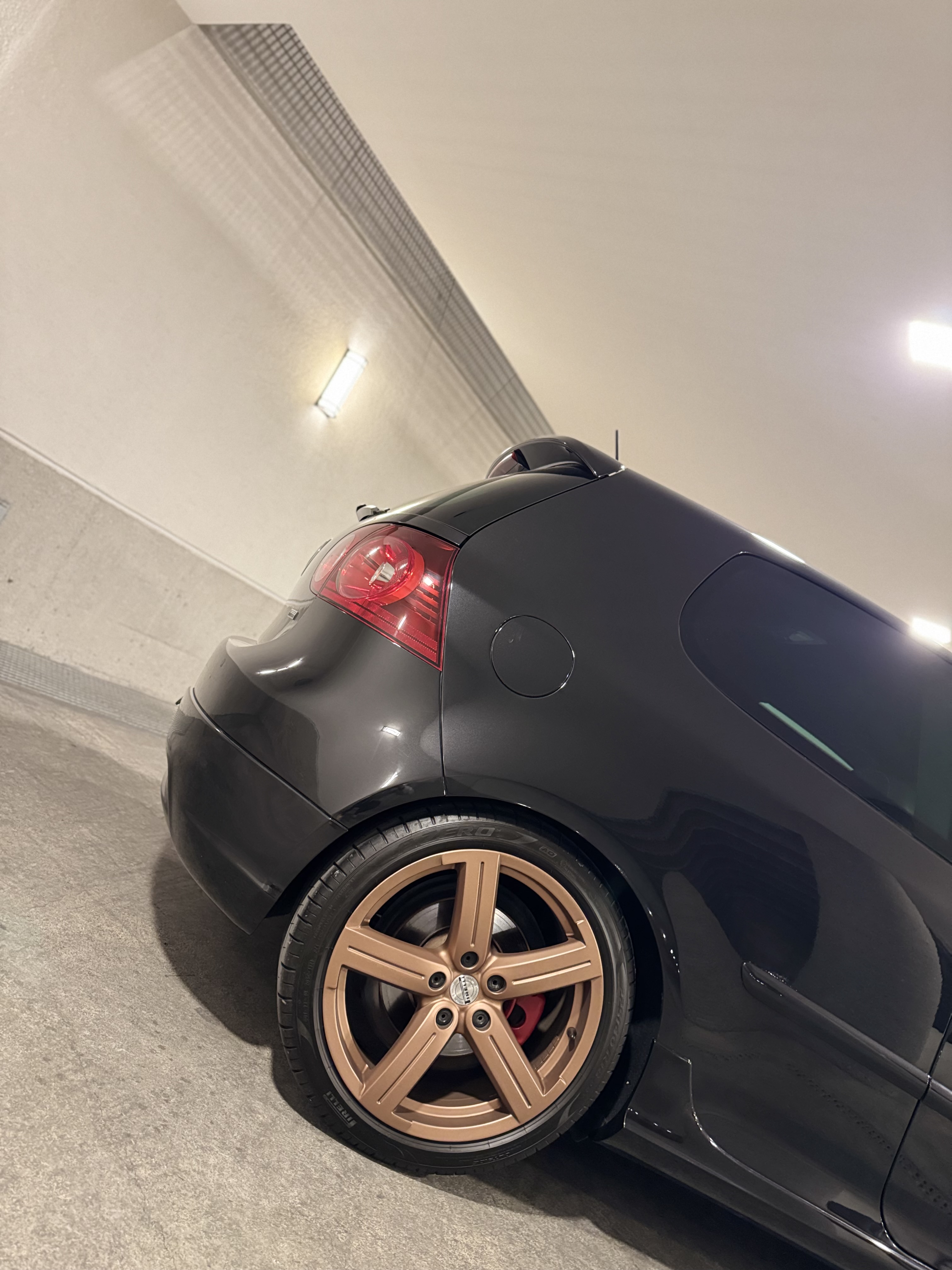 GOLF GTI PIRELLI 